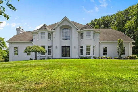 4 Beaver Pond Ct, Stony Point, NY 10980