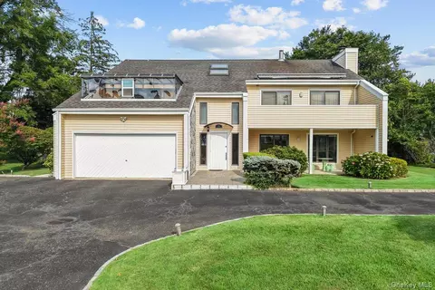 31 Westland Dr, Glen Cove, NY 11542