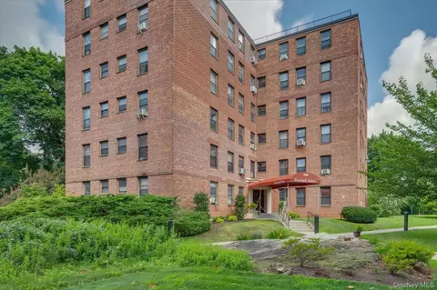 166 Pearsall Dr #1D, Mount Vernon, NY 10552