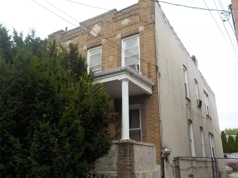 7831 67th Dr, New York, NY 11379