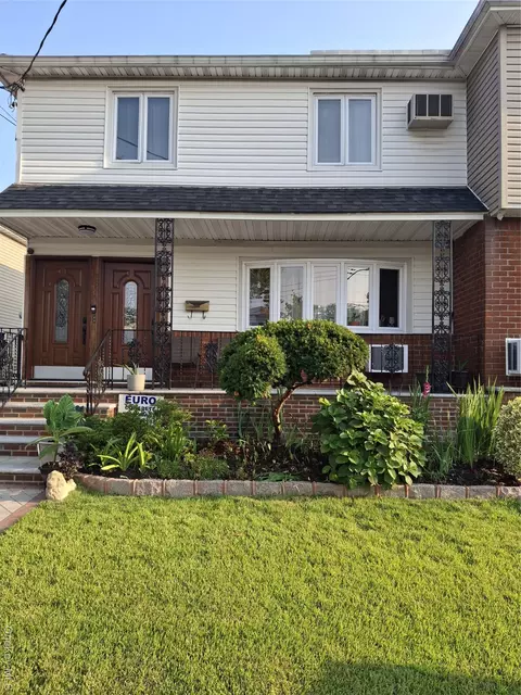 25946 149th Rd, New York, NY 11422