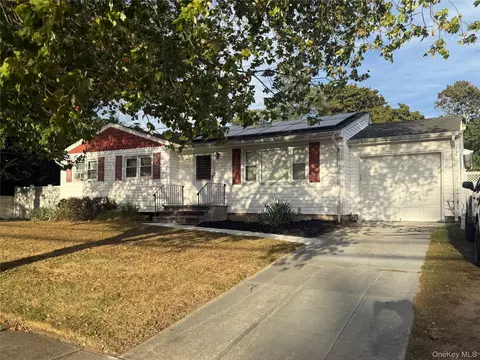 27 E Hamilton Ave, Massapequa, NY 11758