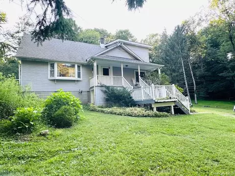 93 Sylvan Lake Road Rd, Beekman, NY 12533
