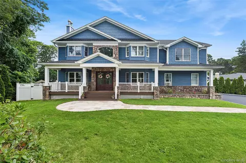 74 Laurel Dr, Smithtown, NY 11787