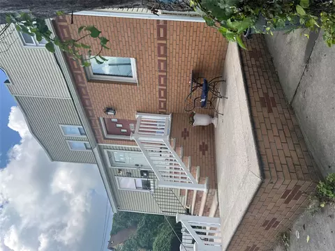 301 Beach 15 St, Far Rockaway, NY 11691