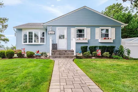 3888 Mill Rd, Seaford, NY 11783