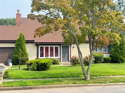 39 Comerford St, Port Jefferson Station, NY 11776