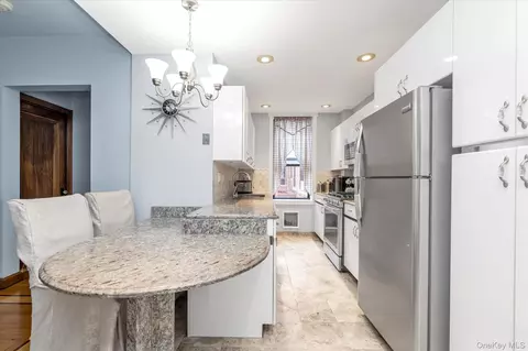 160-15 Powells Cove Blvd #C202, Whitestone, NY 11357