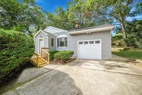 254 Gibbs Pond Rd, Nesconset, NY 11767
