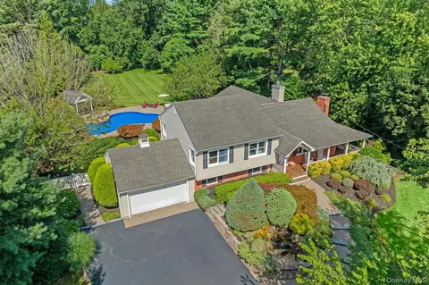 37 Salem Ridge Dr, Huntington, NY 11743