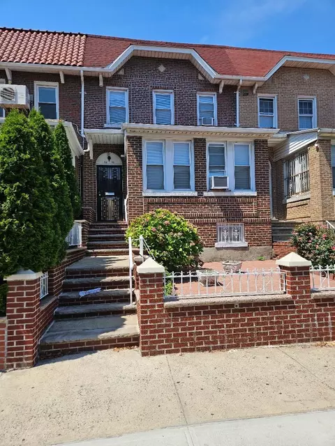 3206 85th St, New York, NY 11370