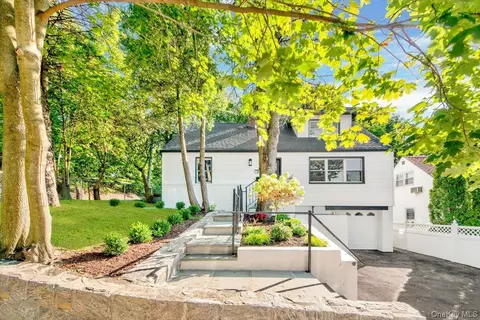 30 Fortfield Ave, Yonkers, NY 10701