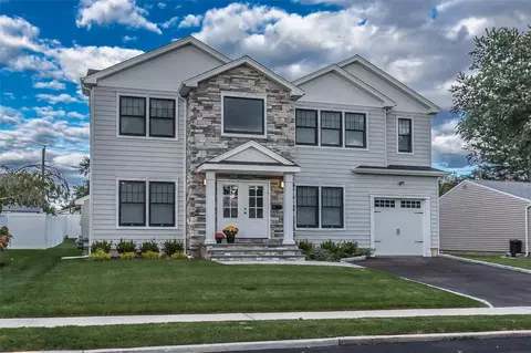 23 Belmont Cir, Syosset, NY 11791