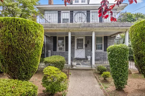 14 Spooner St, Floral Park, NY 11001