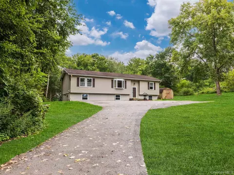 399 New Paltz Rd, Lloyd, NY 12528