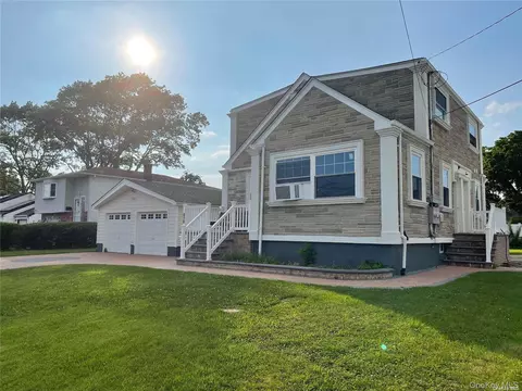 918 10th St, West Babylon, NY 11704
