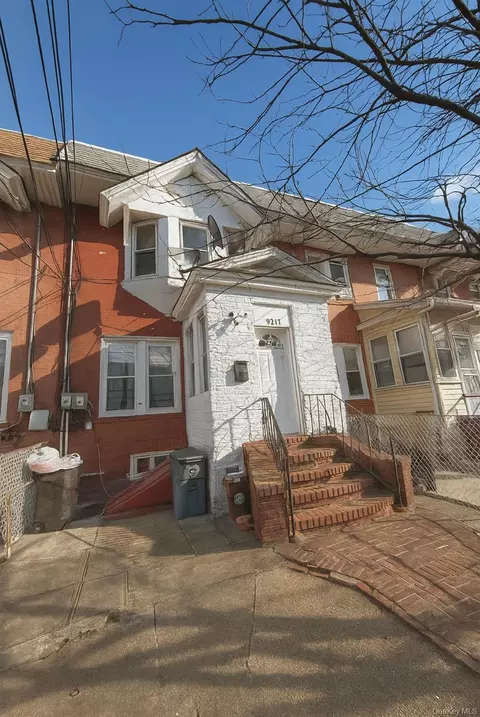 92-17 95th St, New York, NY 11421