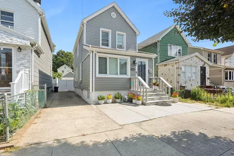 91-25 Gold Rd, New York, NY 11417