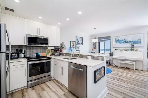 100 W Broadway #6DD, Long Beach, NY 11561