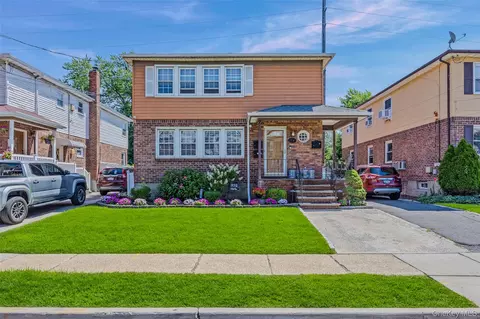 375 Cochran Pl, Valley Stream, NY 11581