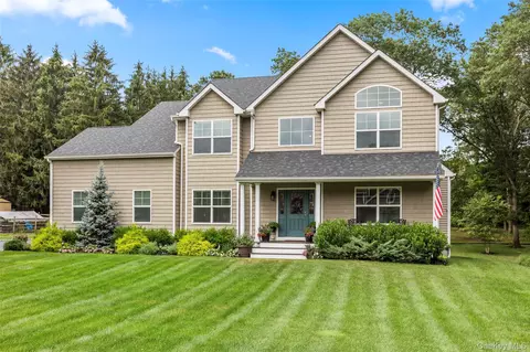 37 Town Ave, Miller Place, NY 11764
