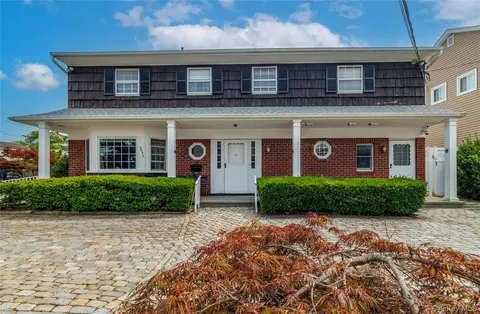 3843 Sally Ln, Oceanside, NY 11572