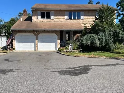 639 Townline Rd, Hauppauge, NY 11788