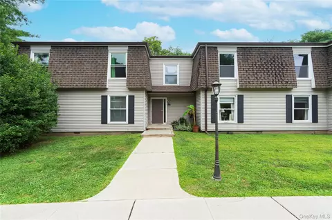 19 B Stout Ct #B, Poughkeepsie, NY 12603