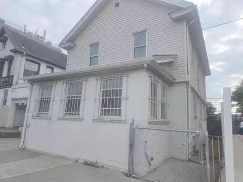 8742 Van Wyck Expy, Richmond Hill, NY 11418