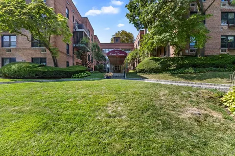 1015 Old Post Rd #3L, Mamaroneck, NY 10543