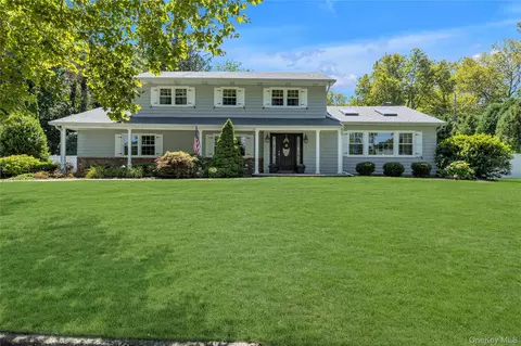 21 Drake Pl, Northport, NY 11768