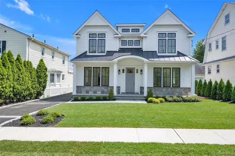 50 Highland Ter, North Hempstead, NY 11030