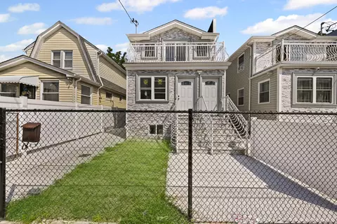18821 118th Ave, Saint Albans, NY 11412