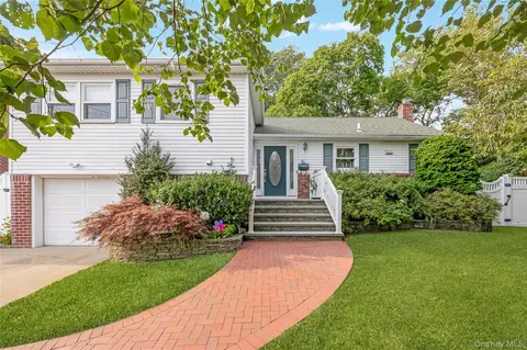 42 Richard Pl, Massapequa Park, NY 11762