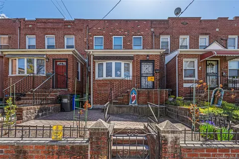 21-15 38th St, Astoria, NY 11105