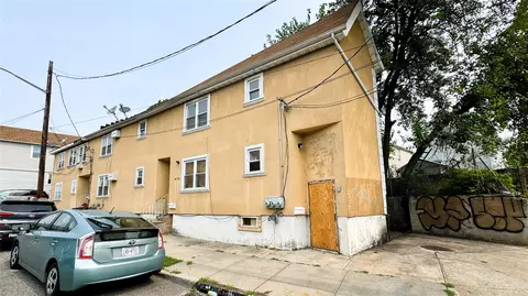 110-55 159th St, New York, NY 11433