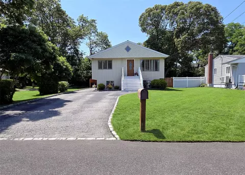 62 Frances Blvd, Holtsville, NY 11742