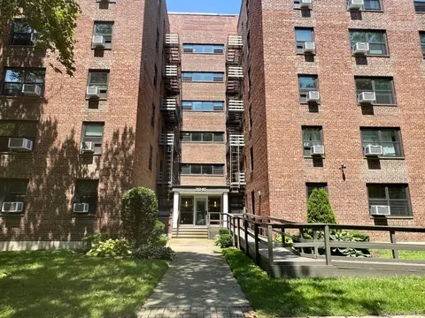 212-07 75th Ave #3M, Oakland Gardens, NY 11364