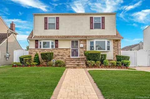 259 Weidner Ave, Oceanside, NY 11572
