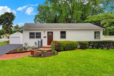 27 Beatrice Ave, West Islip, NY 11795