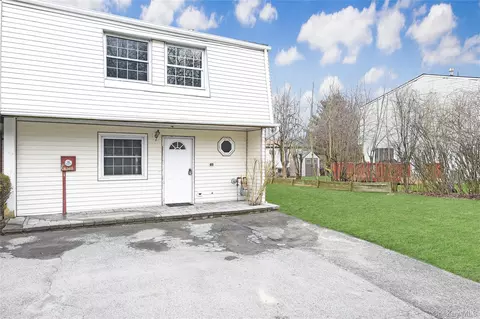 15 Silo Ln, Wallkill, NY 10940