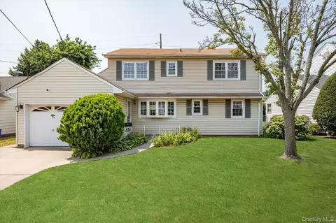 202 Gibson Blvd, Valley Stream, NY 11581