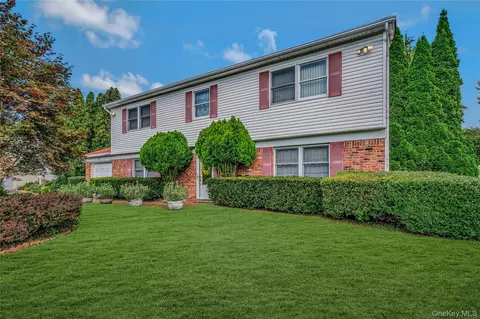 18 Long Meadow Pl, South Setauket, NY 11720