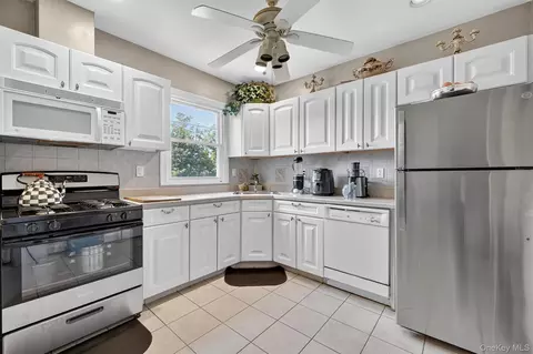 Kitchen - 16 Maple Pl, Ossining, NY 10562 photo 3 of 4