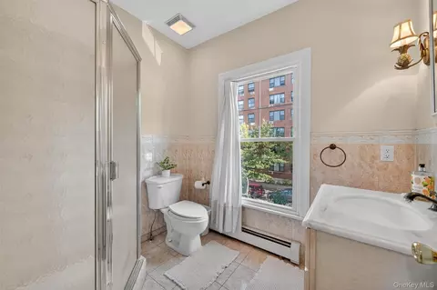 Bath - 16 Maple Pl, Ossining, NY 10562 photo 2 of 5