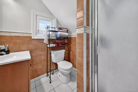 Bath - 16 Maple Pl, Ossining, NY 10562 photo 1 of 5