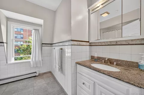 Bath - 16 Maple Pl, Ossining, NY 10562 photo 3 of 5