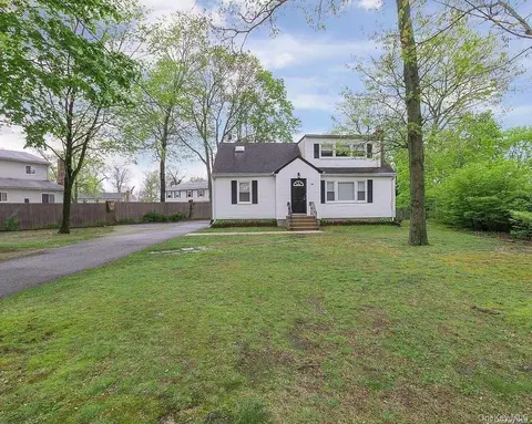 90 Blydenburg Ave, Smithtown, NY 11787