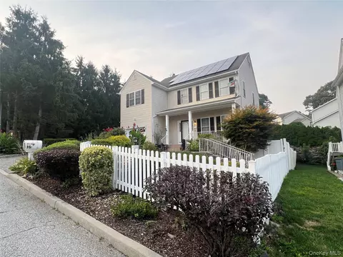 16 Peggy Ln, Peekskill, NY 10566