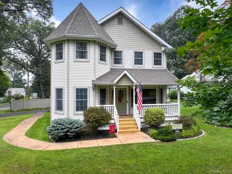 20 E Palisades Ave, Clarkstown, NY 10954